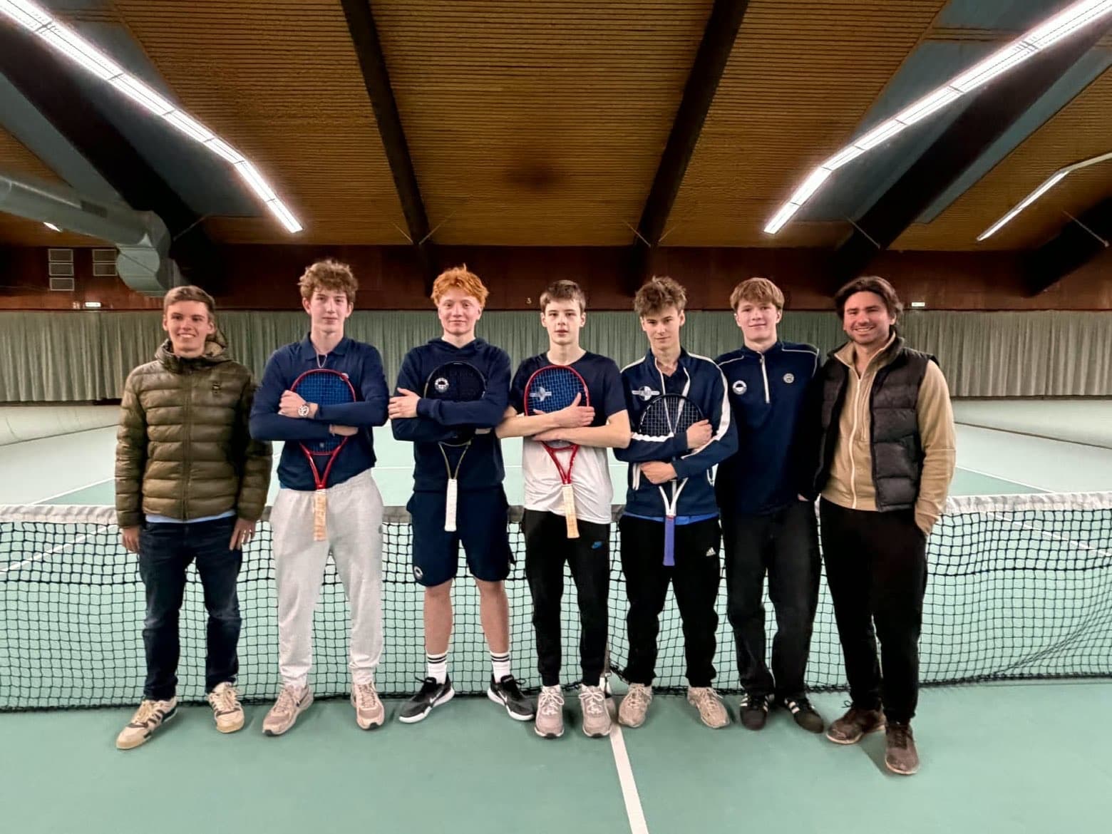 Tennisteam in der Halle